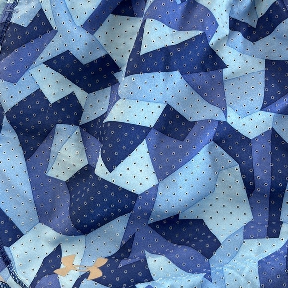 SzM Under Armour Semifitted heatgear running shorts blue geometric pattern GUC - Picture 2 of 8